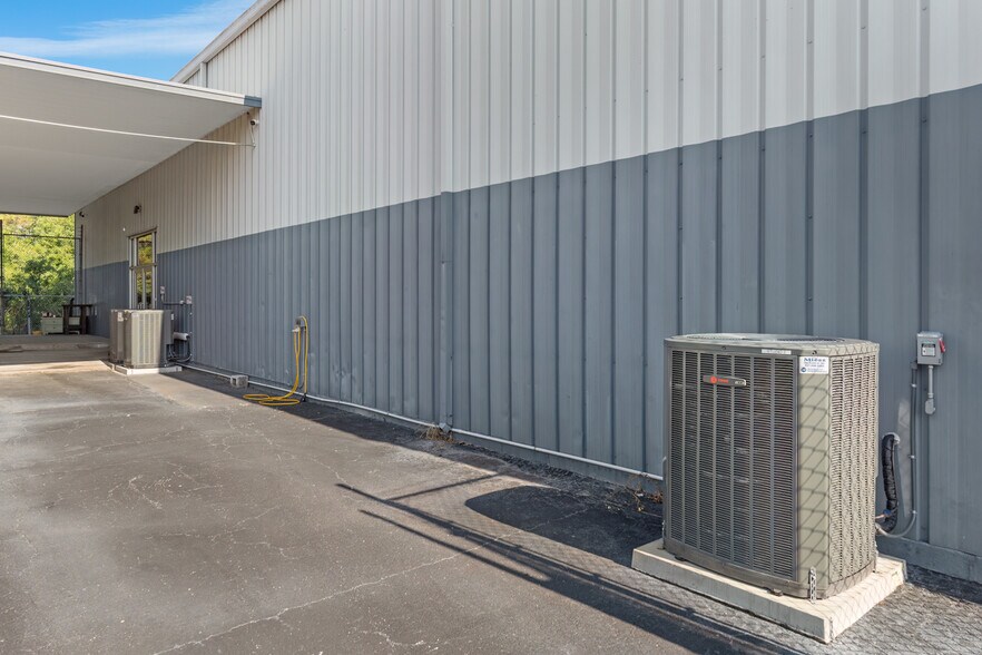 More Photos Of 2866 Roosevelt Blvd, Clearwater Showroom For Lease