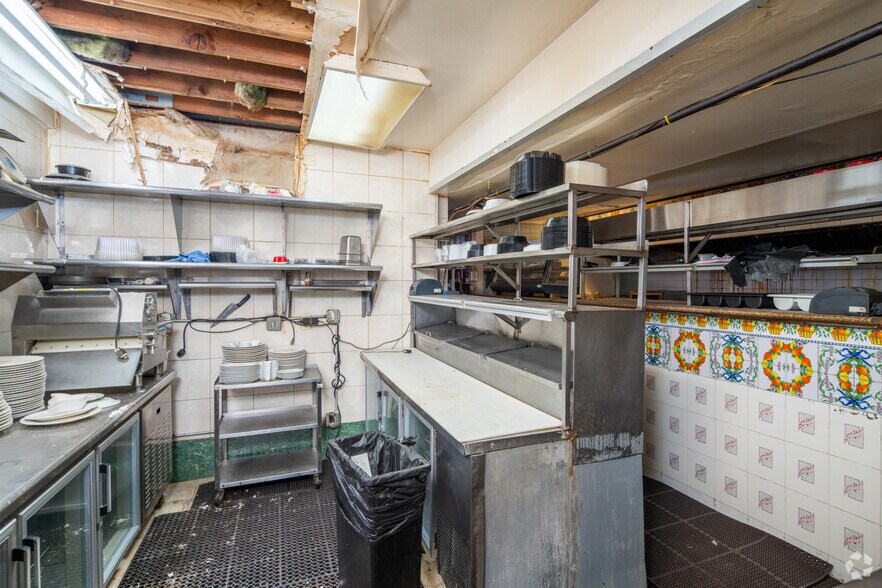 More Photos Of 737-739 N La Salle Dr, Chicago Storefront Retail Office For Sale