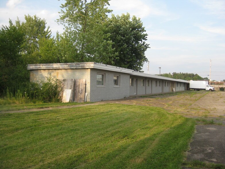 More Photos Of 8384 Market St, Youngstown Freestanding For Sale
