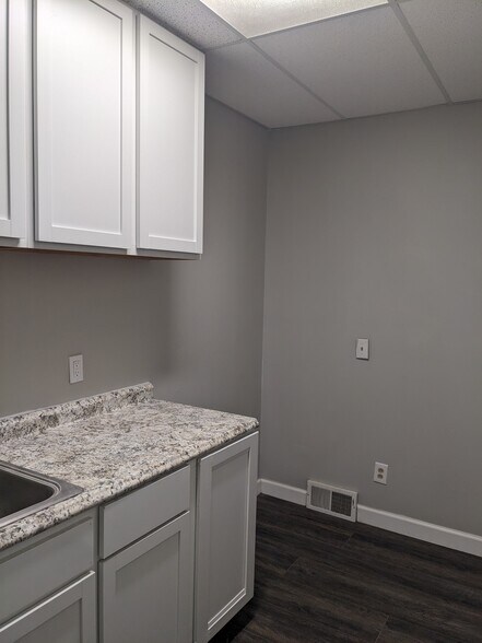 More Photos Of 485-487 Front St, Berea Office Residential For Sale