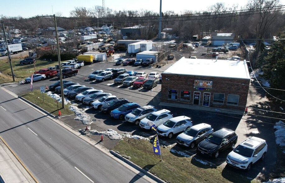 Primary Photo Of 25W319 Lake St, Roselle Showroom For Sale