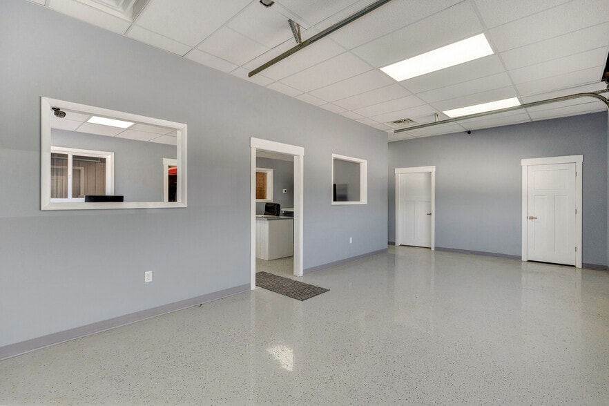 More Photos Of 972 US Highway 60 S, Billings Industrial For Sale