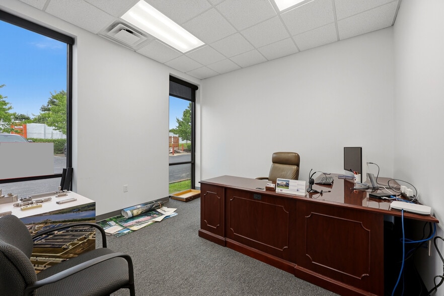 More Photos Of 2380 Fortune Dr, Lexington Light Manufacturing For Lease