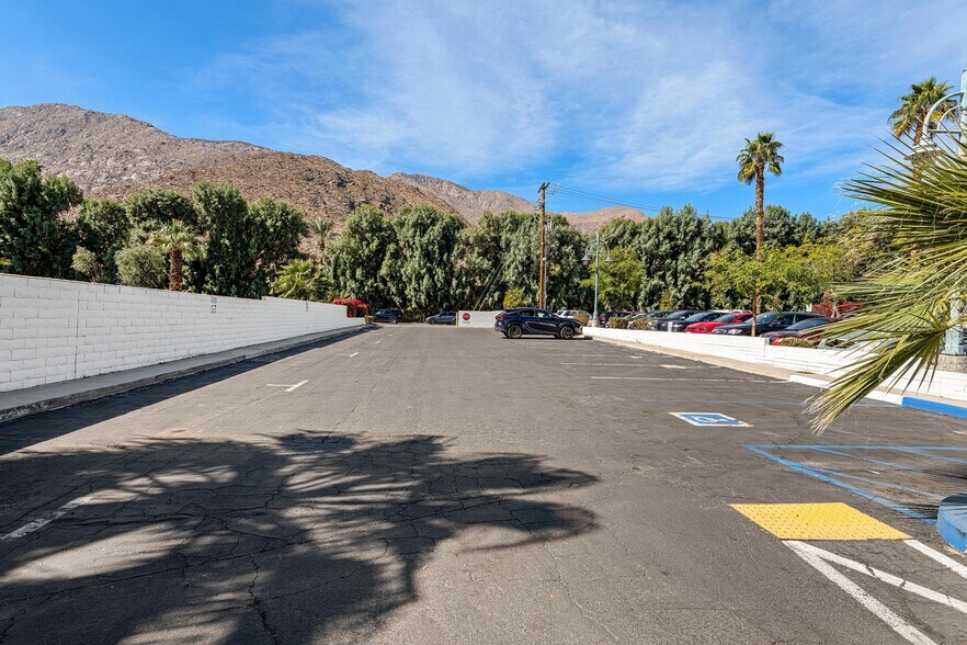 More Photos Of 369 N Palm Canyon Dr, Palm Springs Restaurant For Sale