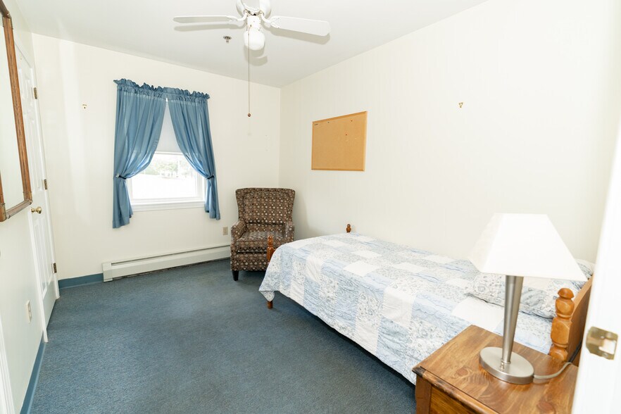 More Photos Of 8 Jennifer Dr, Merrimack Flex For Sale
