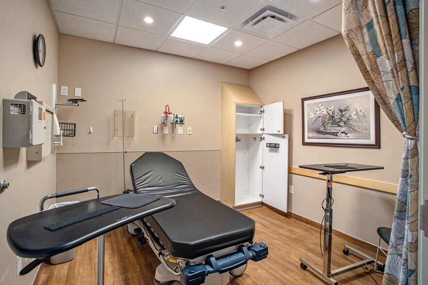 More Photos Of 3770 Capital Ave SW, Battle Creek Medical For Sale