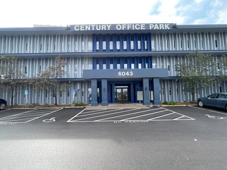 More Photos Of 6063 Hudson Rd, Woodbury Office For Lease