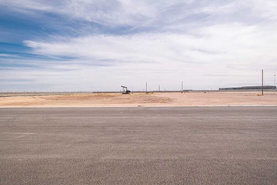 More Photos Of 5261 W Murphy St, Odessa Industrial For Lease