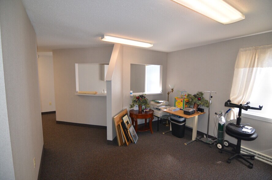 More Photos Of 180 Poquonock Ave, Windsor Medical For Lease