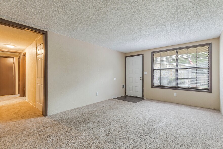 More Photos Of 1529 NE 39th Ave, Ocala Apartments For Sale