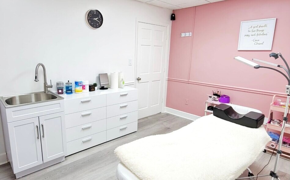 More Photos Of 724-734 Holcomb Bridge Rd, Norcross Loft Creative Space For Sale