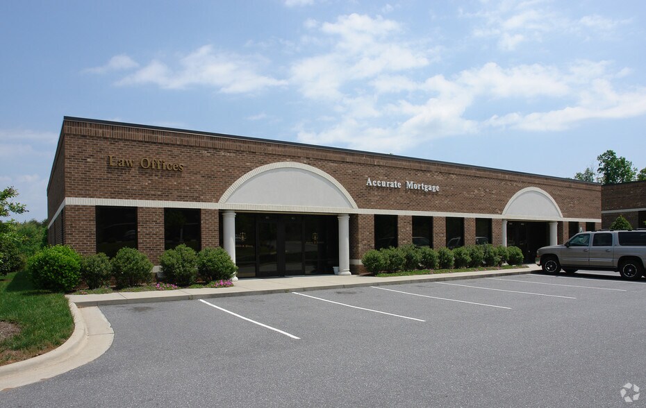 More Photos Of 1051 13th St SE, Hickory Office For Lease