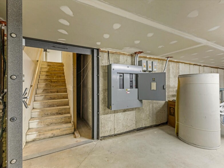 More Photos Of 1355 W 465 S, Orem Manufacturing For Sale