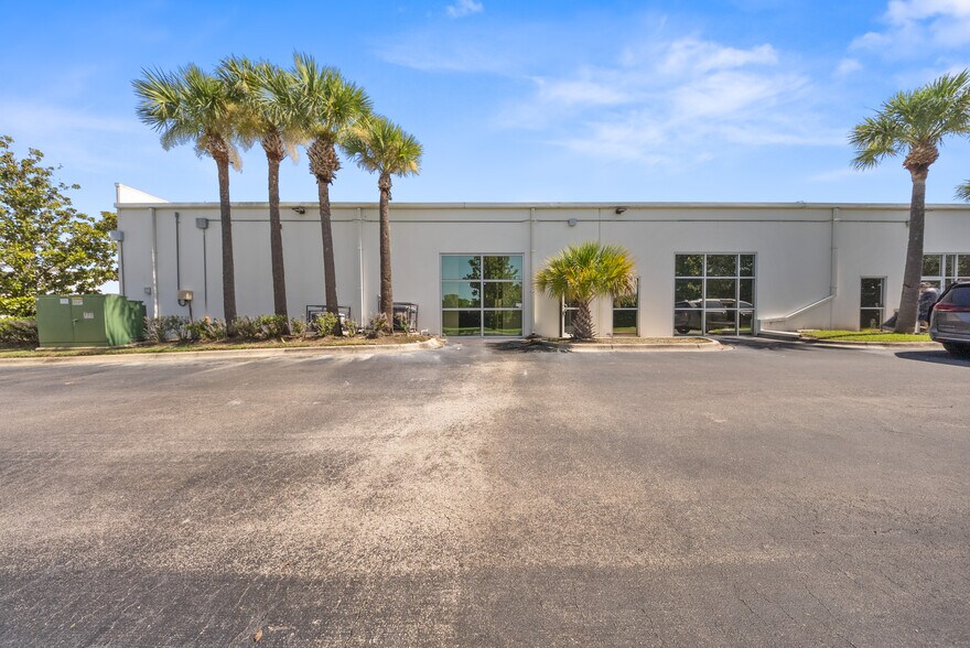 More Photos Of 11602 lake underhill Rd, Orlando Flex For Lease