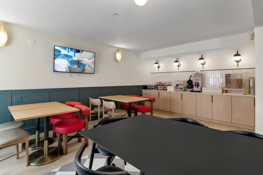 More Photos Of 1695 Capital Cir NW, Tallahassee Hotel For Sale