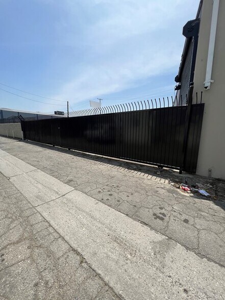 More Photos Of 5013-5017 Telegraph Rd, Los Angeles Light Manufacturing For Sale