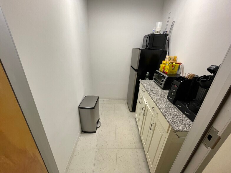 More Photos Of 14 NE 1st Ave, Miami Office For Sale