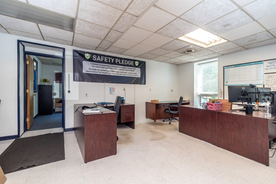 More Photos Of 1454 Bethlehem Pike, North Wales Storefront Retail Office For Lease