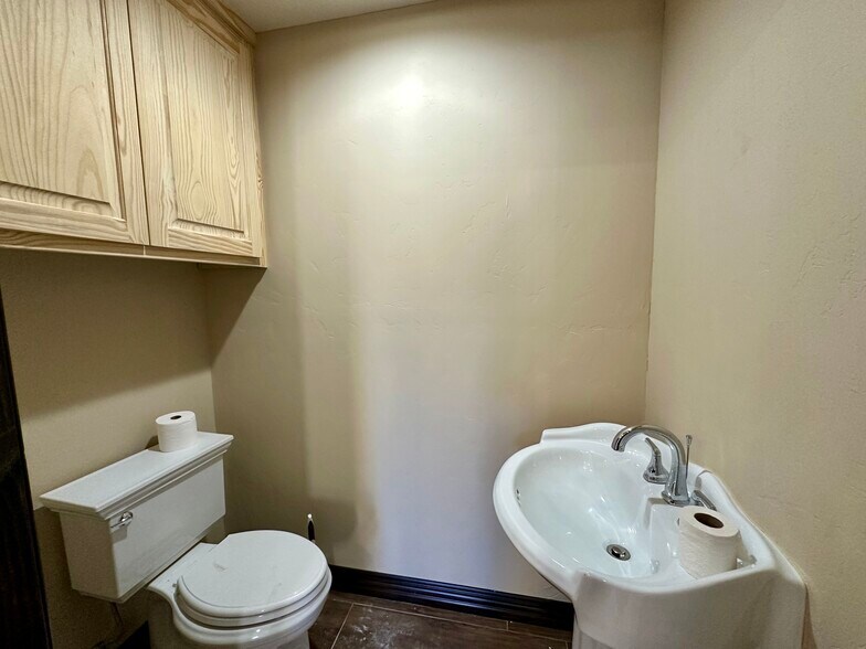 More Photos Of 3015 Burleson Blvd, Burleson Warehouse For Sale