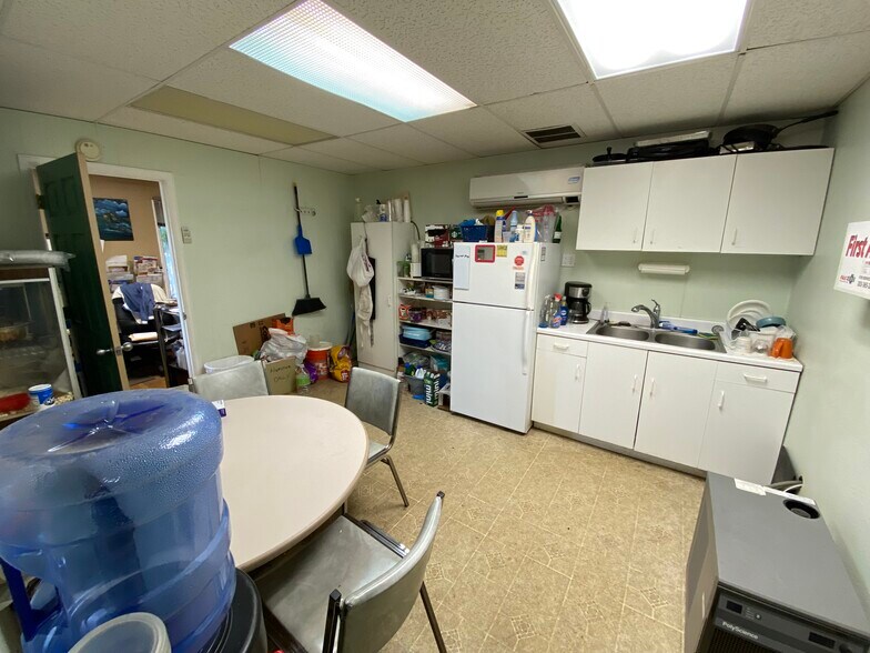 More Photos Of 3030-3040 S Vallejo St, Englewood Warehouse For Sale