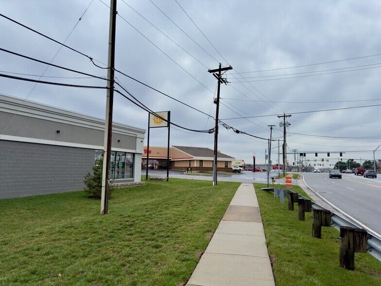 More Photos Of 1650 Perrysburg Holland Rd, Holland Freestanding For Lease