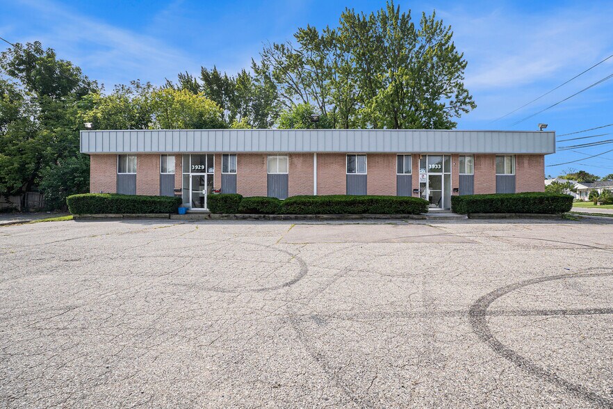 Primary Photo Of 3929-3933 W Court St, Flint Office For Sale
