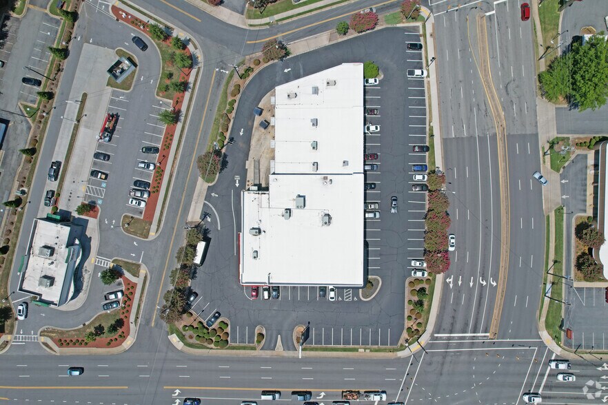 3700 W Gate City Blvd, Greensboro, NC 27407 For Lease