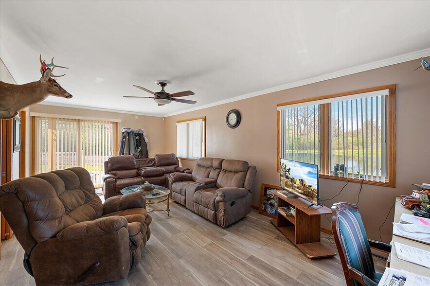 More Photos Of 4376 Beecher Rd, Flint Service For Sale