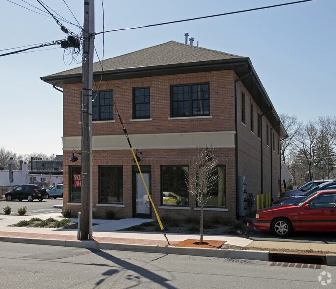 More Photos Of 204 Warren Ave, Ho-Ho-Kus Freestanding For Lease
