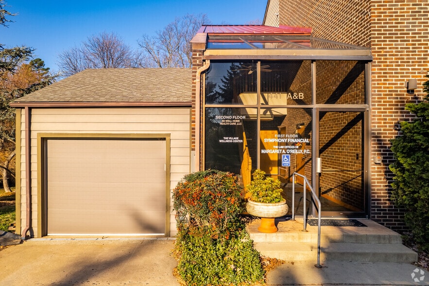 More Photos Of 423-491 Carlisle Dr, Herndon Unknown For Lease