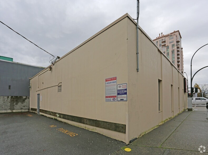 More Photos Of 445 6th St, New Westminster Bank For Lease