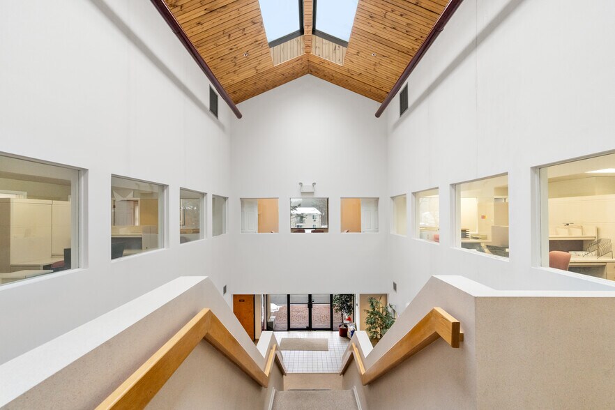 More Photos Of 1000 Plain St, Marshfield Office For Sale