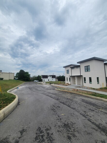 More Photos Of 925 Turner St, Maryville Apartments For Sale