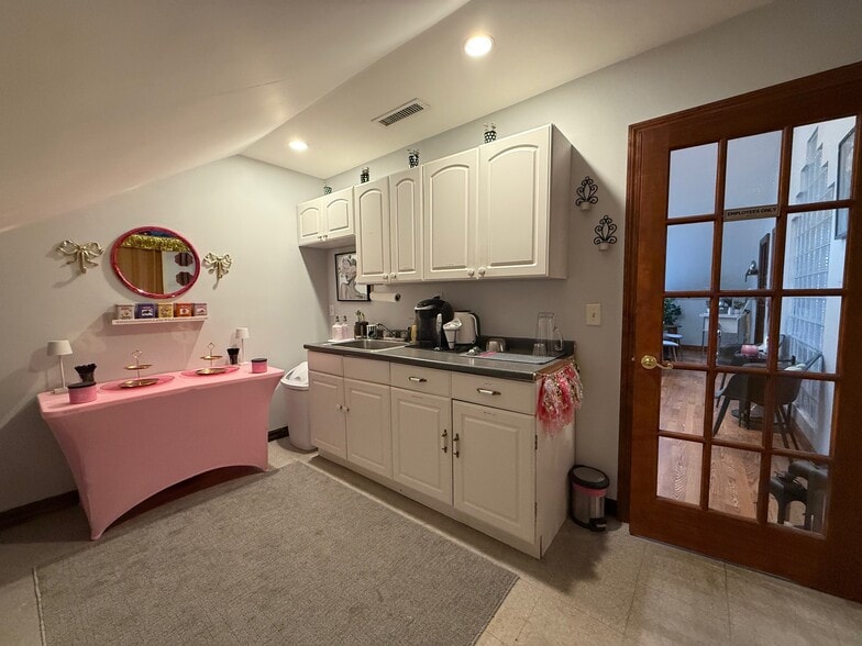 More Photos Of 5-7 Danbury Rd, Wilton Storefront Retail Office For Lease