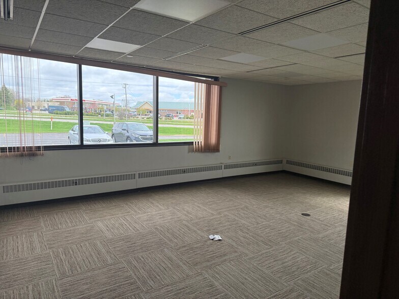 More Photos Of 1500 N Casaloma Dr, Appleton Medical For Lease