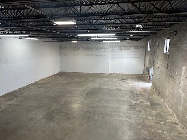 More Photos Of 64 Banner Rd, Berlin Warehouse For Lease