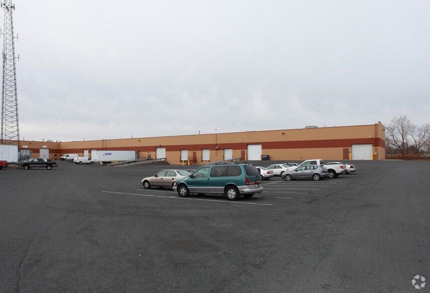 More Photos Of 1100-1210 New Brighton Blvd, Minneapolis Light Manufacturing For Lease