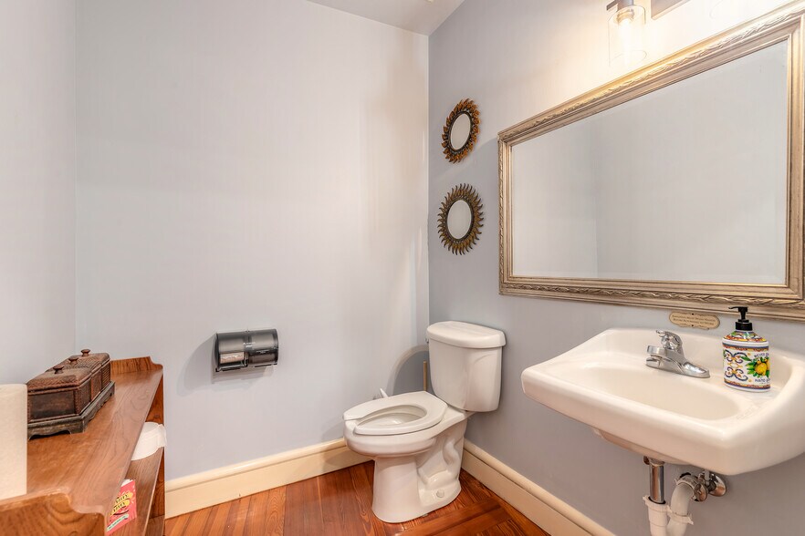 More Photos Of 1112 Riverside Dr, Holly Hill Storefront Retail Office For Sale