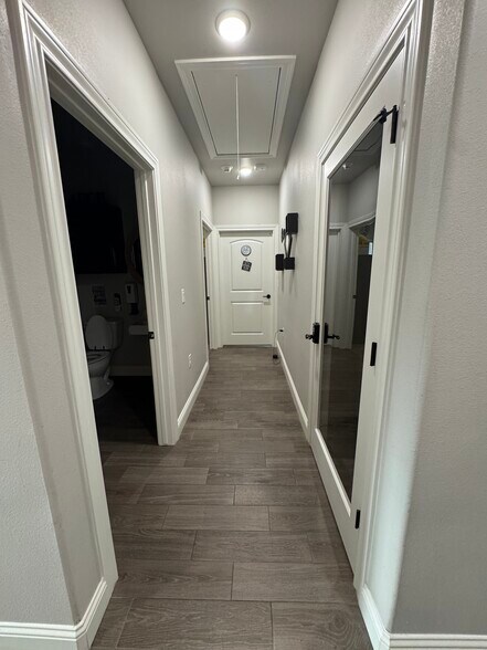 More Photos Of 105 Canyon Lake Cir, Lumberton Office For Sale