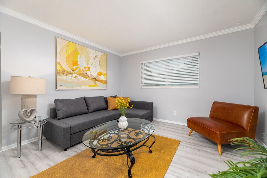 More Photos Of 820 NE 21st Dr, Wilton Manors Apartments For Sale