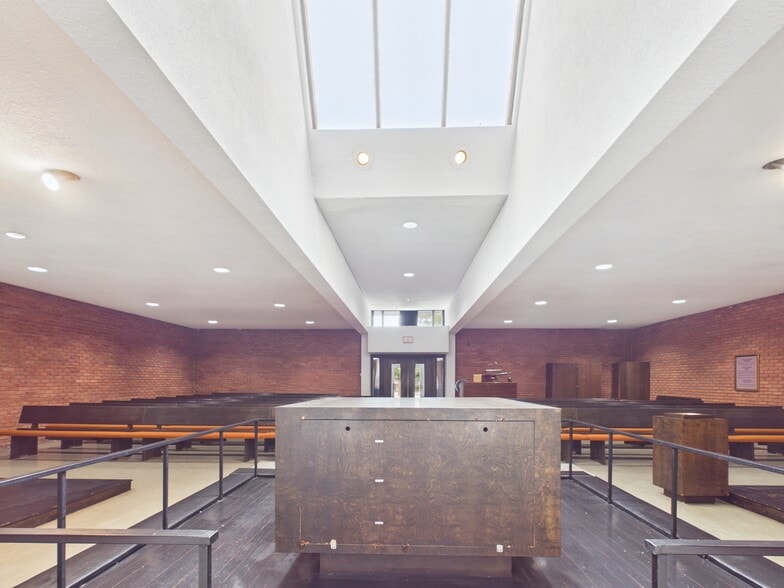 More Photos Of 8450 N Shermer Rd, Niles Religious Facility For Sale