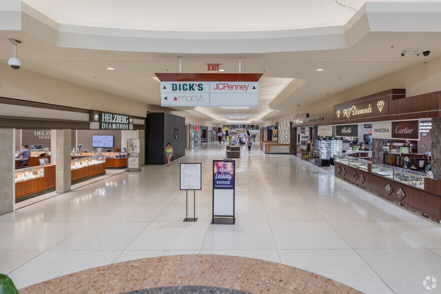 More Photos Of 86-750 W 14 Mile Rd, Troy Unknown For Lease