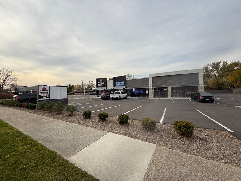 Primary Photo Of 31301 Harper Ave, Saint Clair Shores Restaurant For Lease
