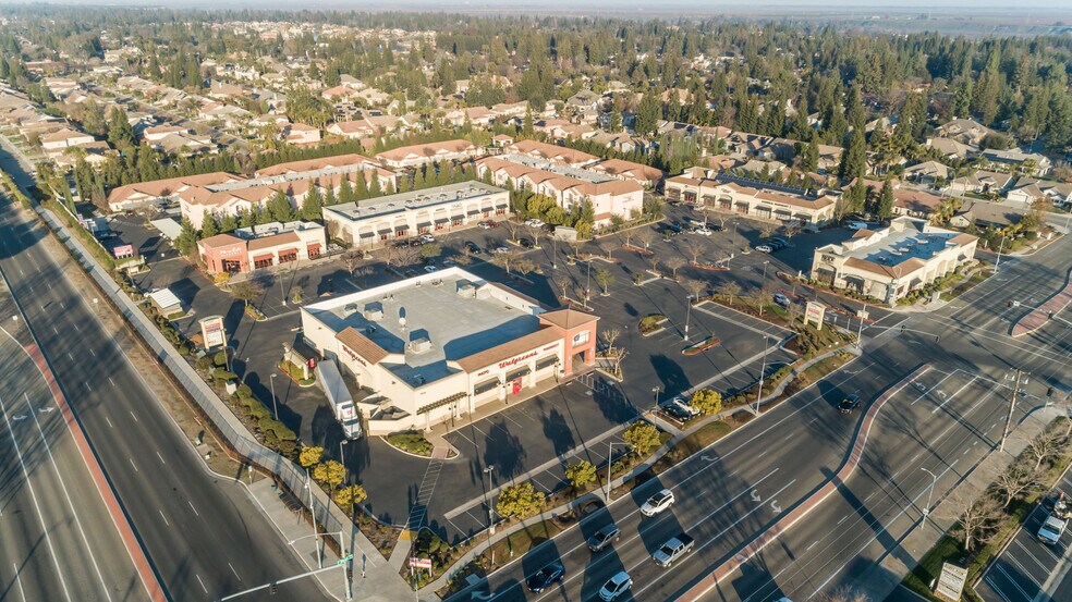 More Photos Of 7075 N West Ave, Fresno Freestanding For Lease