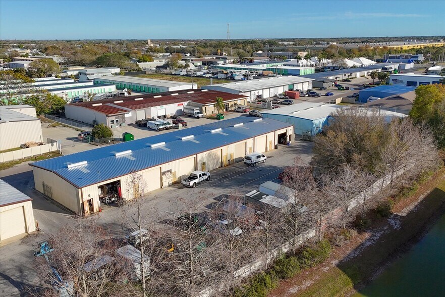 More Photos Of 5639-5651 Lawton Dr, Sarasota Service For Lease