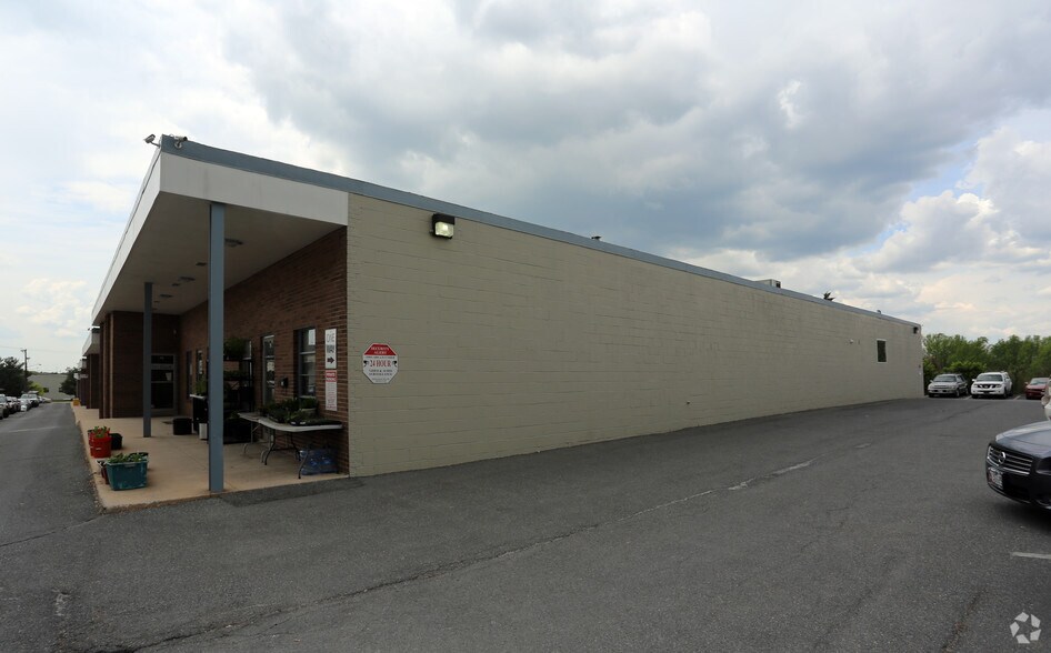 More Photos Of 16021 Industrial Dr, Gaithersburg Flex For Lease