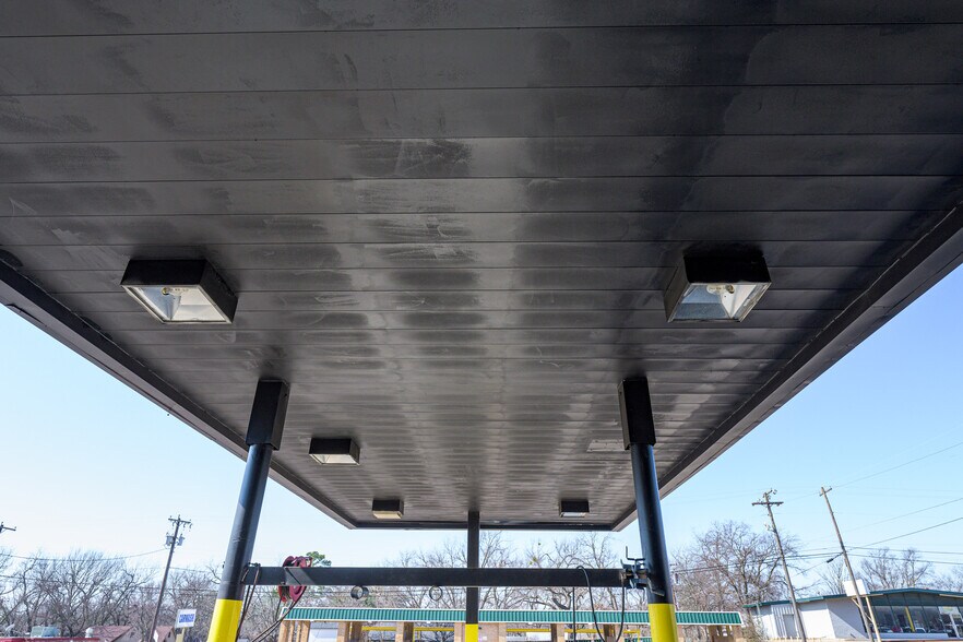 More Photos Of 1320 S Austin Ave, Denison General Retail For Sale