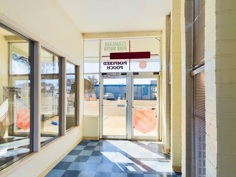 More Photos Of 14420 Lakeshore Dr, Clearlake Office For Sale