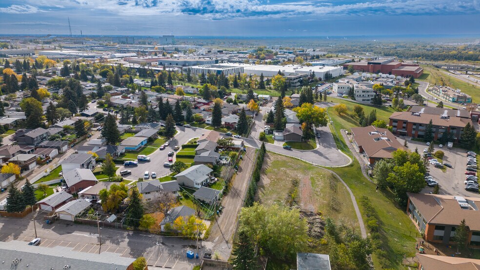 More Photos Of 808 Mcneill Rd NE, Calgary Apartments For Sale