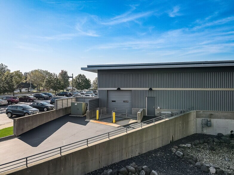 More Photos Of 2 Marsh Ct, Madison Flex For Sale